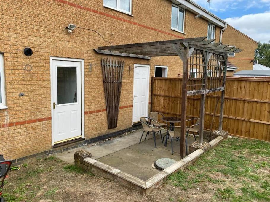 Charming Home In Wellingborough Bagian luar foto