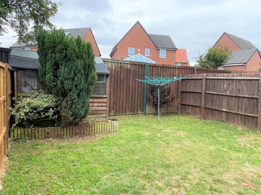 Charming Home In Wellingborough Bagian luar foto
