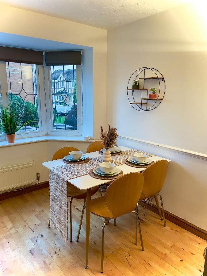 Charming Home In Wellingborough Bagian luar foto