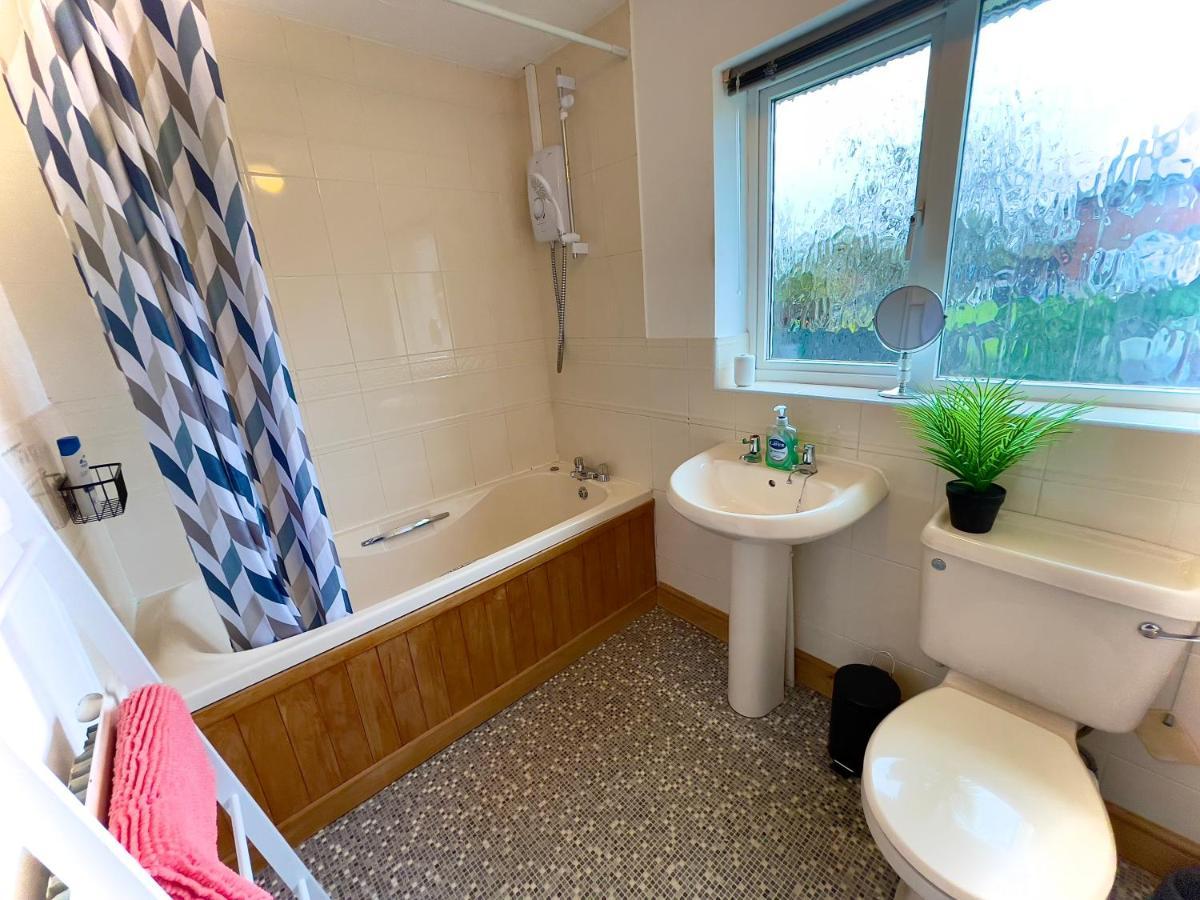 Charming Home In Wellingborough Bagian luar foto