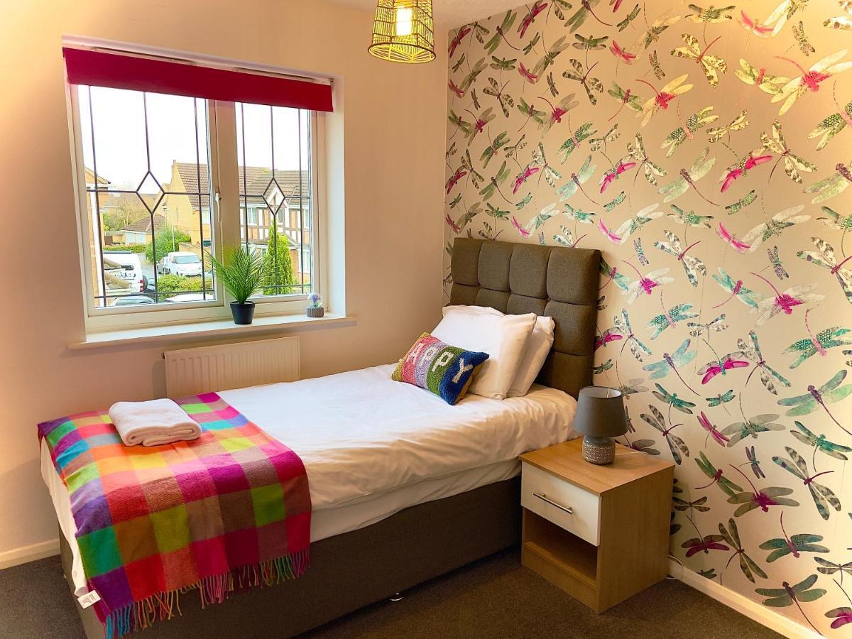 Charming Home In Wellingborough Bagian luar foto