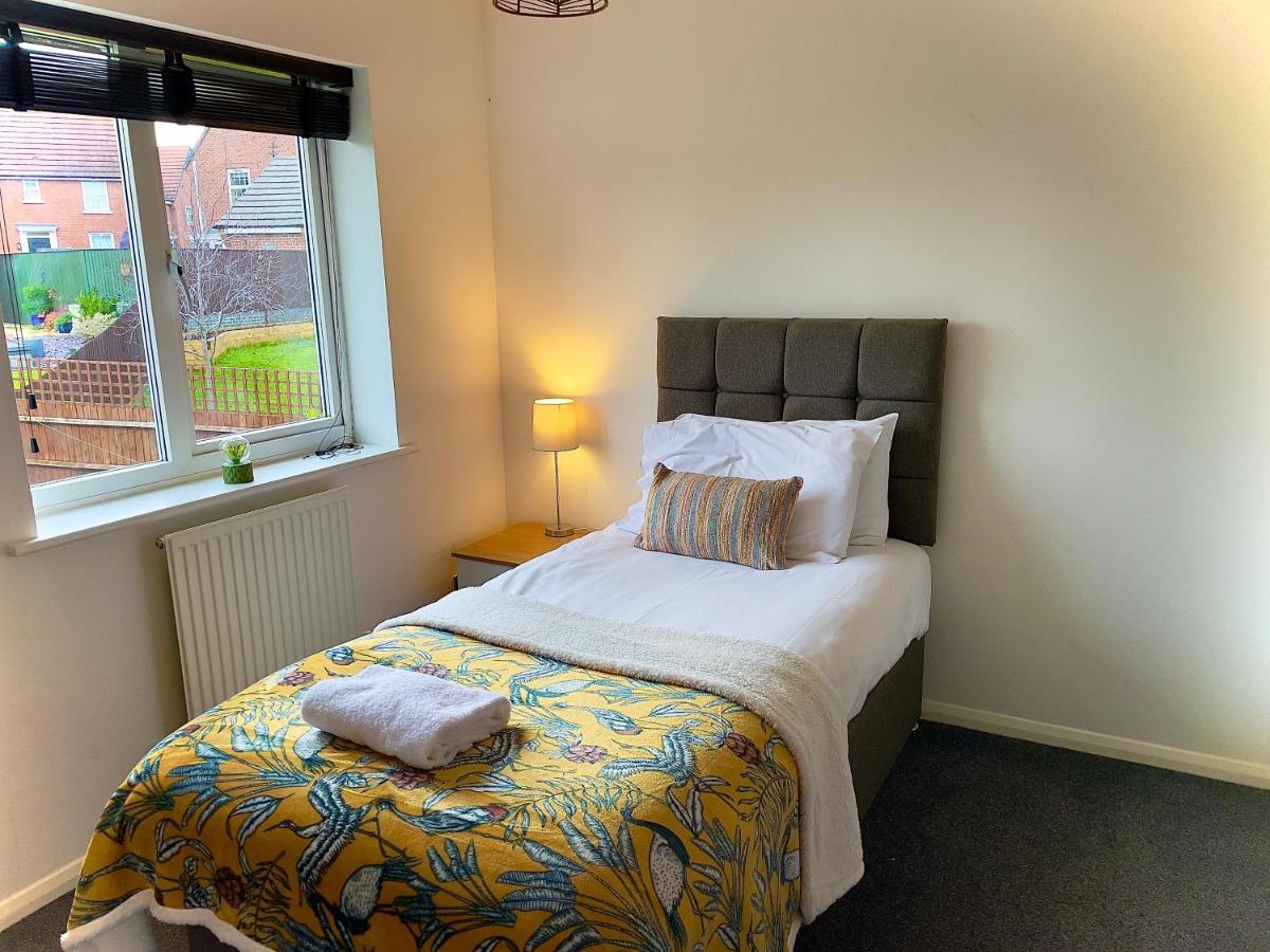 Charming Home In Wellingborough Bagian luar foto
