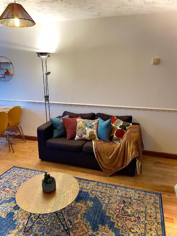 Charming Home In Wellingborough Bagian luar foto