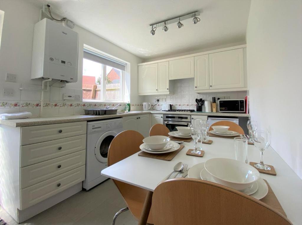 Charming Home In Wellingborough Bagian luar foto